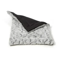 Wallace & Jones Gepolsterte Plüsch Wendedecke Snow L -Wuff Welt 204abe9b10f26ea677ae07ac8fc28ac10bd0a3e9 1345733 de DE 7eeb10de803f2c4c94050fdeb9fae0c31c2a52f5Ic0gGR